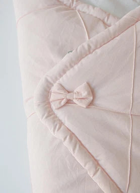 Babysvøp med hette og sløyfe – 75 × 75 cm